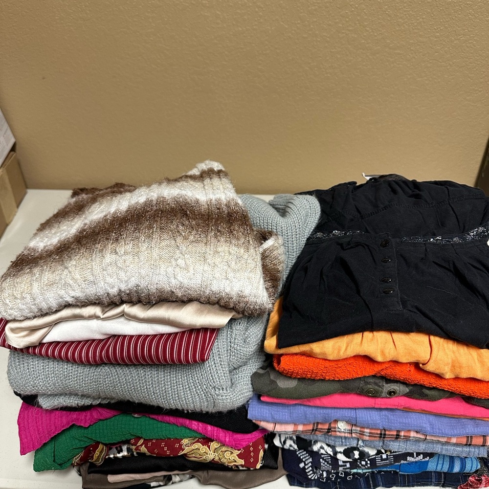 Women top 30 piece bundle